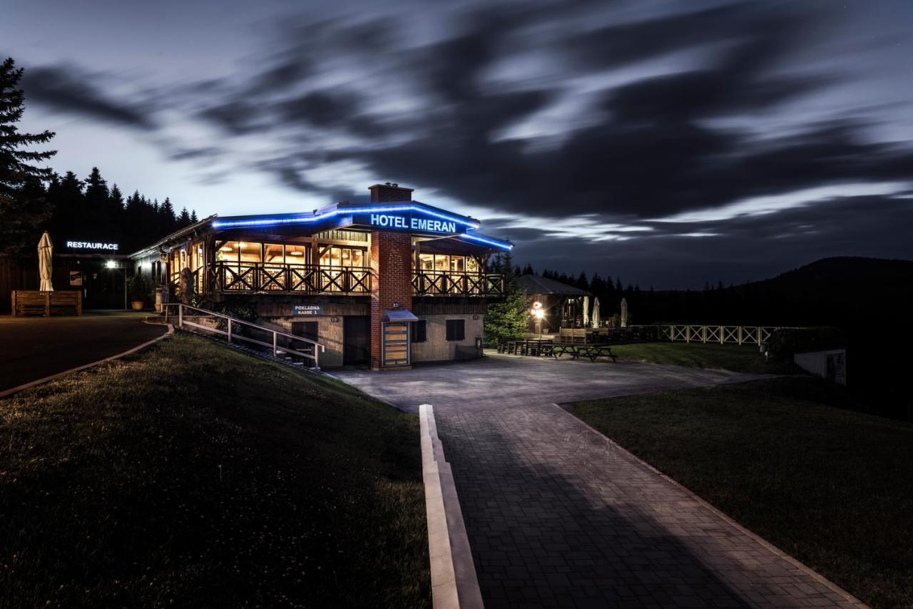 Hotel Emeran Litvínov Eksteriør billede